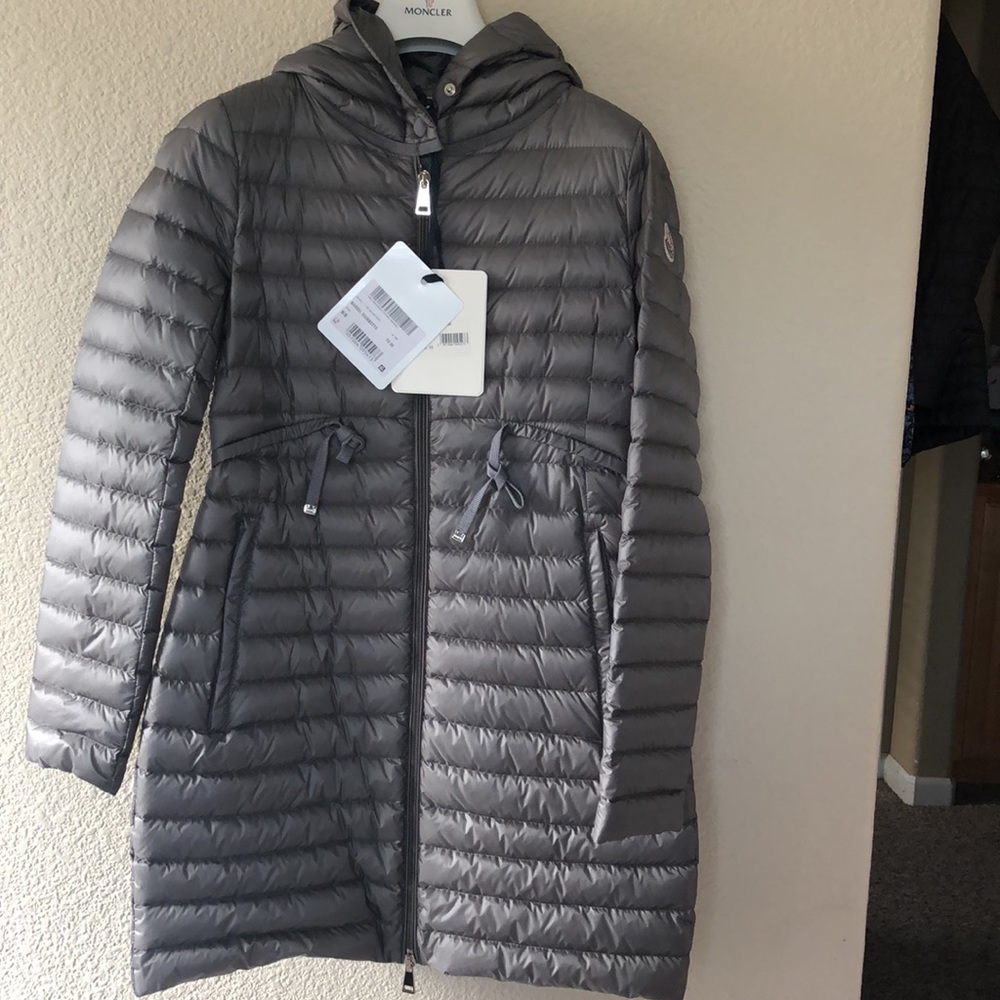 MONCLER Grand New Barbel Fit & Flare Hooded Down Parka
Size 00